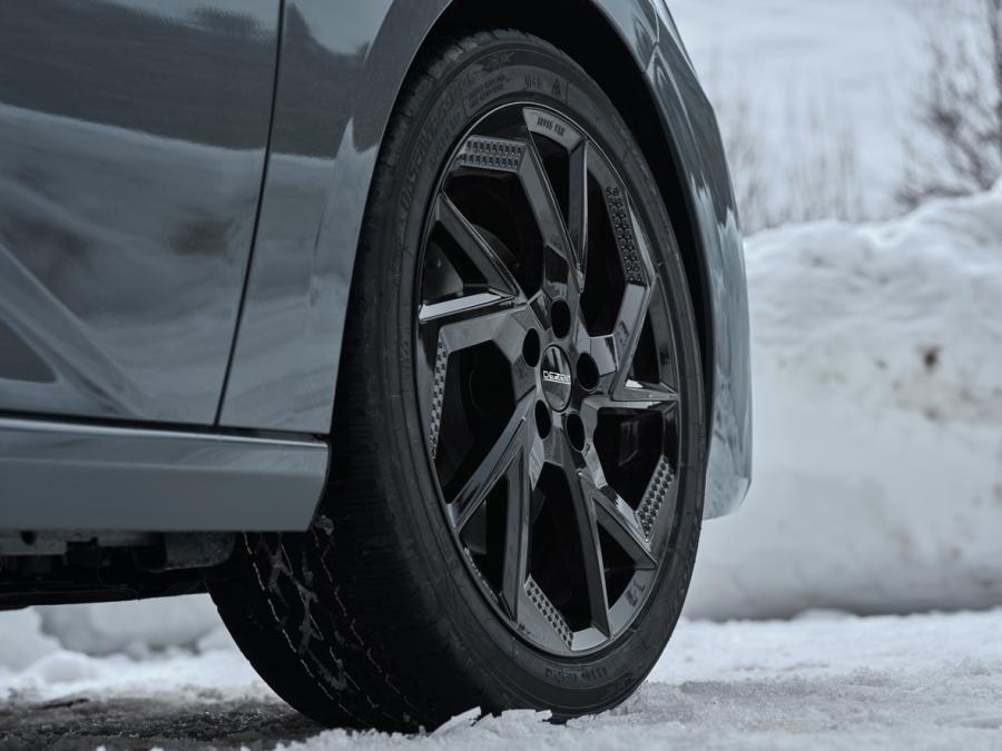 dezent ap black peugeot 308 winterpic05 cerchio in lega dezent AP colore black su vettura peugeot 308