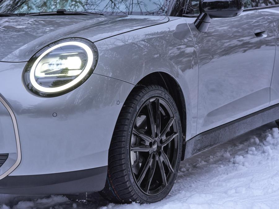 dezent kf black mini cooper winterpic04 cerchio in lega dezent kf colore black su vettura mini cooper