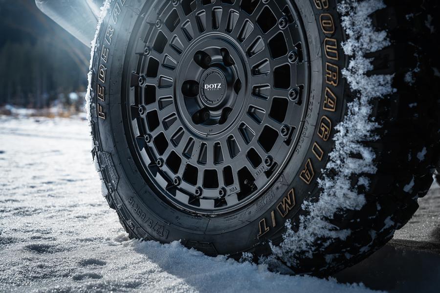 dotz 4x4 talara black ineos grenadier winterpic07 Cerchio in lega DOTZ 4x4 modello Talara Black su vettura marca Ineos