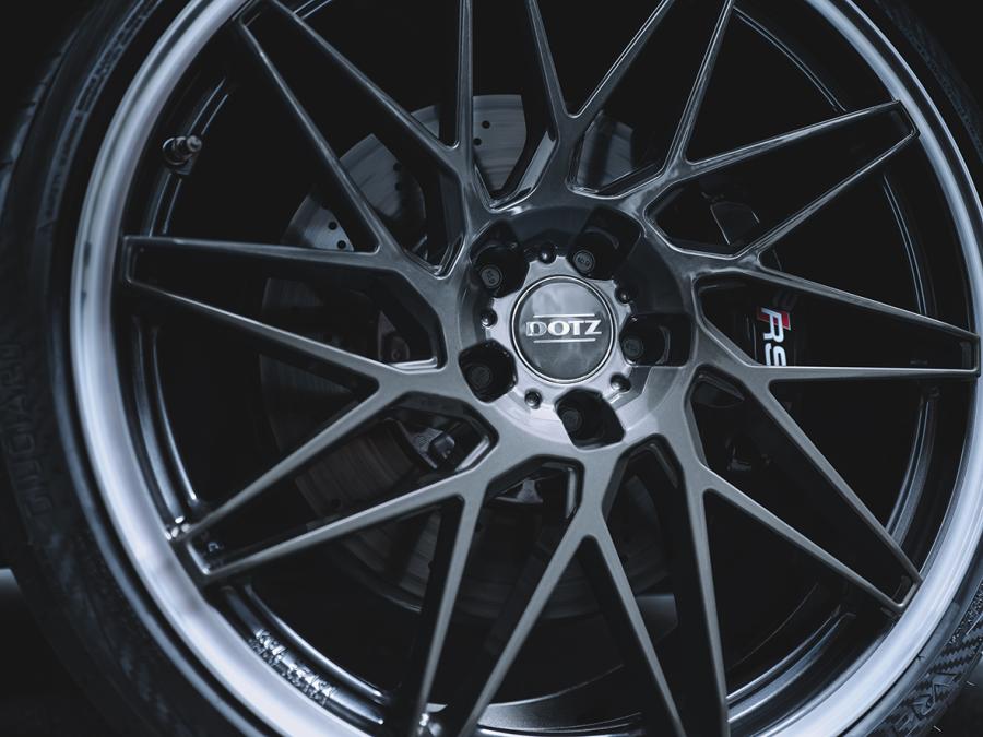 dotz tanaka dark audi rsq3 imagepic08 cerchi in lega dotz tanaka dark visione dettaglio