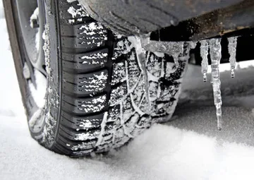 Guida sulla neve: come ci si comporta