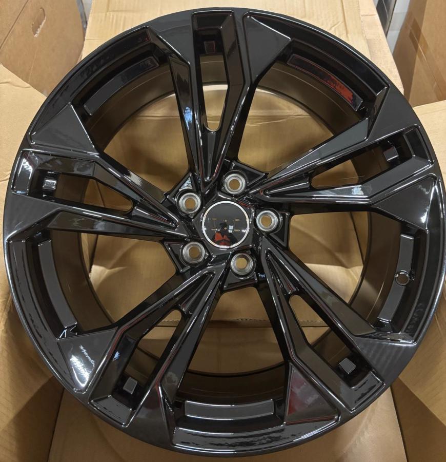 Cerchio REPLICA: 6119 / GLOSSY BLACK