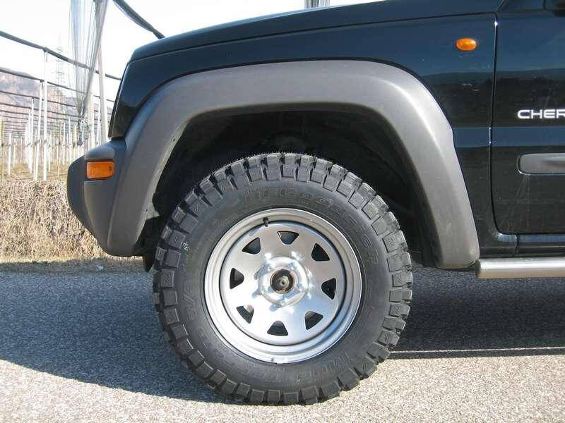DOTZ 4X4 / DAKAR / SILVER<br>7,0J17" 6X139,7 20 110