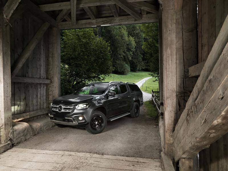 DOTZ 4X4 / DAKAR DARK / BLACK<br>7,0J17" 6X139,7 20 110