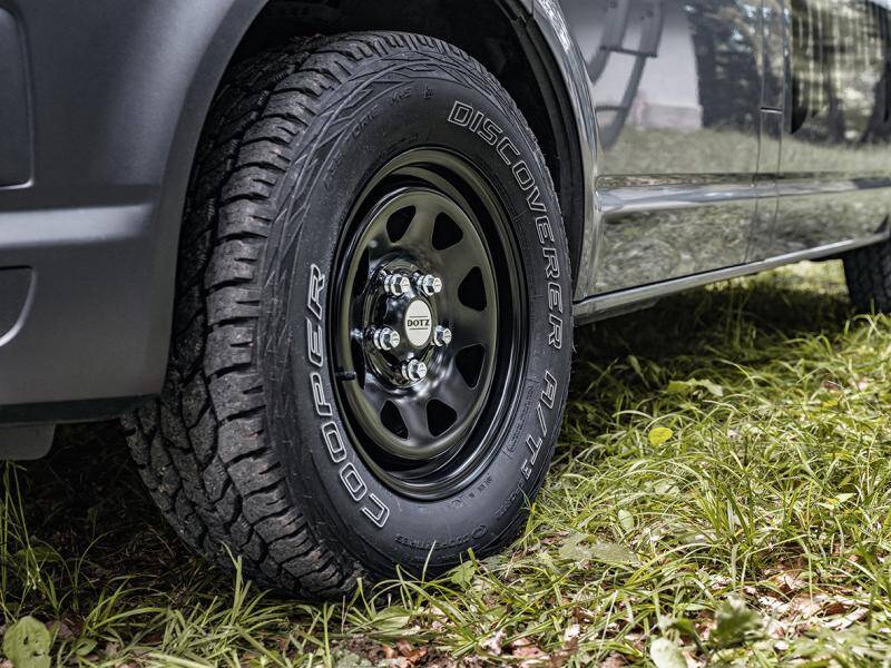 DOTZ 4X4 / DAKAR DARK / BLACK<br>7,0J17" 6X139,7 20 110