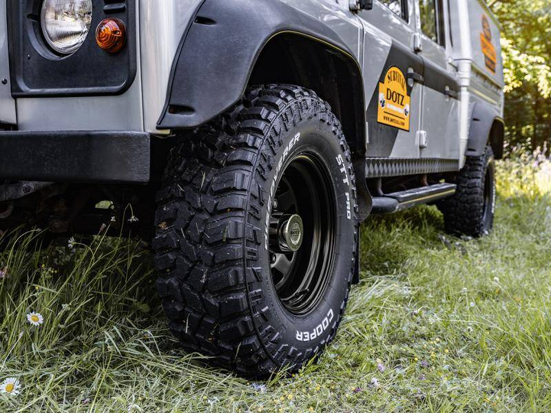 DOTZ 4X4 / EXTREME DARK / BLACK<br>8,0J17" 6X139,7 -30 110