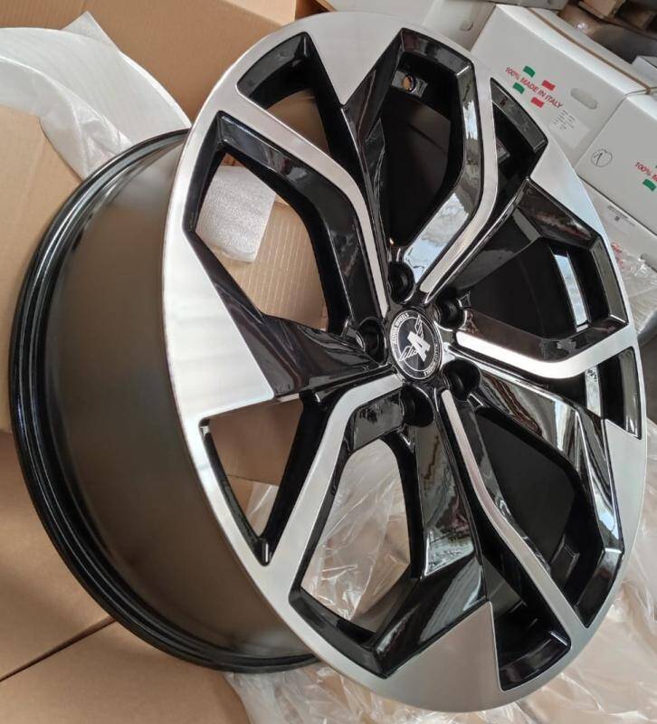 REPLICA / 6109 / BLACK POLISHED<br>9,0J20" 5X112 30 66,60