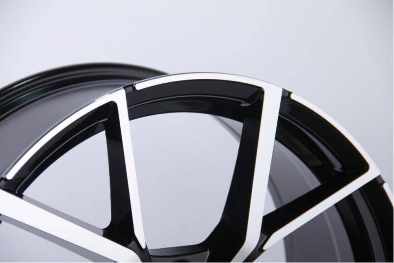REPLICA / 6113 / BLACK POLISHED<br>8,0J19" 5X112 45 66,60