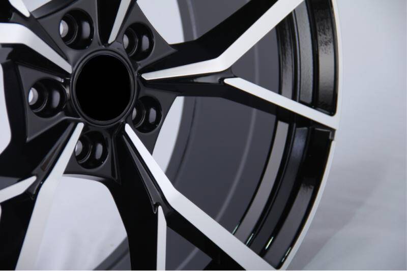 REPLICA / 6113 / BLACK POLISHED<br>8,0J18" 5X112 45 57,10