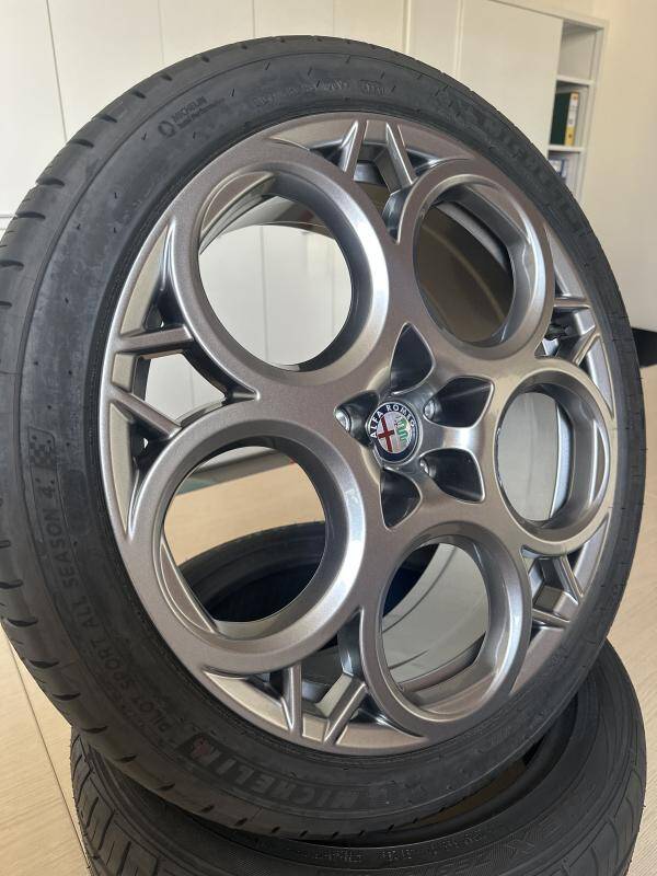 REPLICA / ALFA ROMEO TONALE / CHROME LOOK<br>8,0J20" 5X110 37 65,10