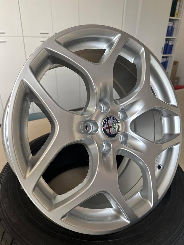 ORIGINALE / OEM ALFA ROMEO 4 / HYPER SILVER<br>8,0J18" 5X110 33 65,10