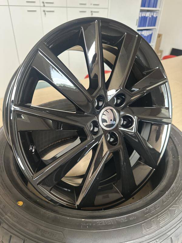 ORIGINALE / OEM SKODA 1 / NERO LUCIDO<br>7,0J16" 5X100 40 57,10