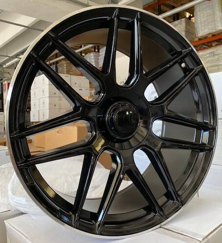 REPLICA / 842 / BLACK MACHINED LIP<br>8,5J19" 5X112 38 66,60