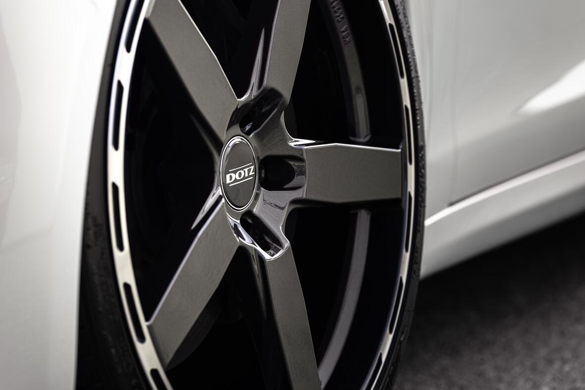 DOTZ / MARINABAY DARK / GUNMETAL/POLISHED LIP<br>9,5J20" 5X112 35 70,10
