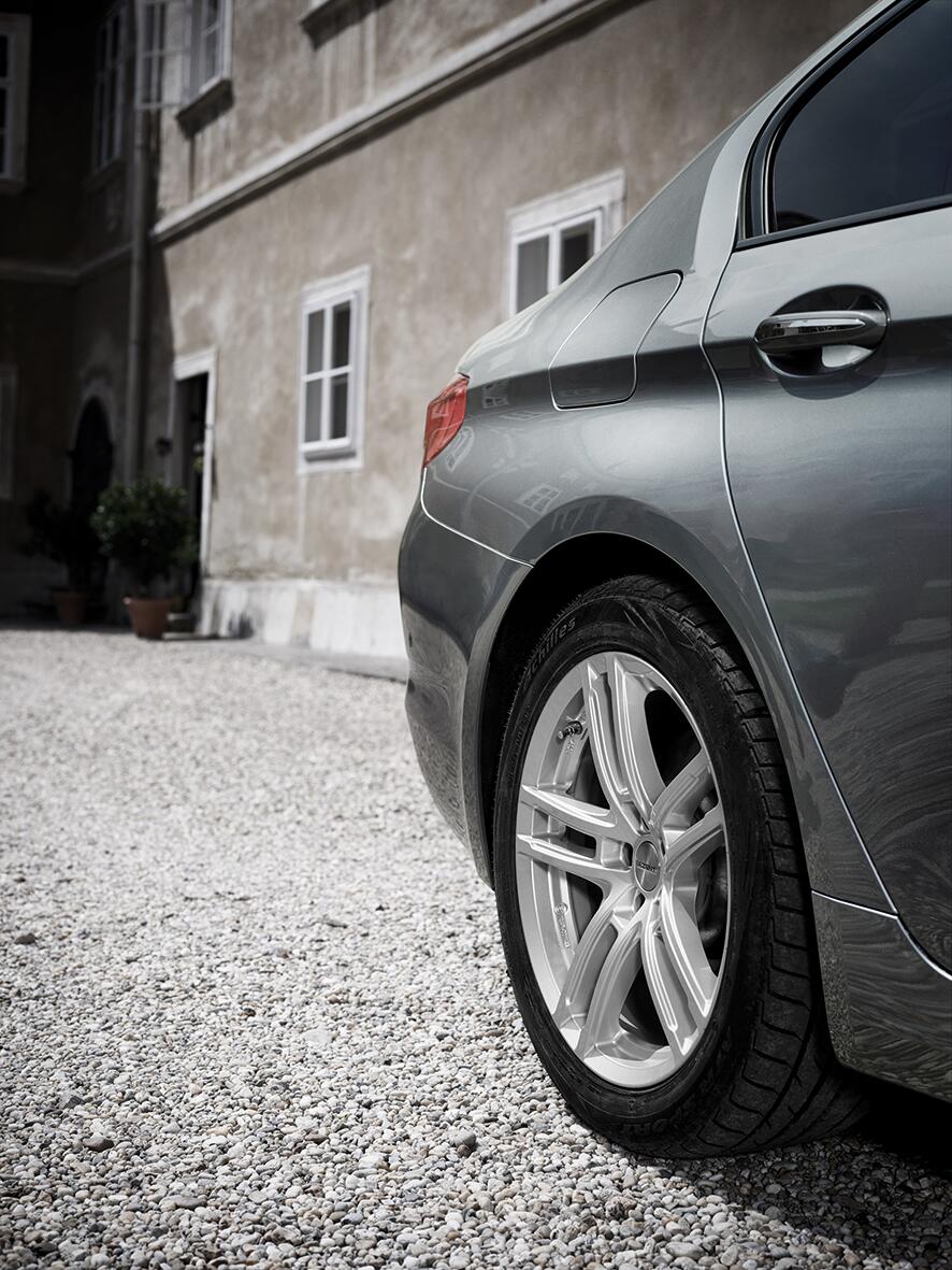 DEZENT / TZ-C / SILVER<br>8,0J18" 5X112 30 66,60