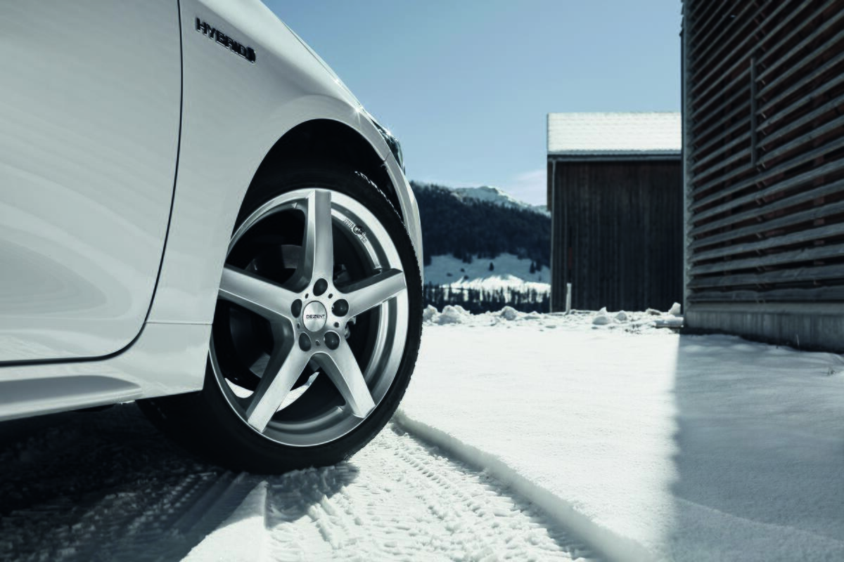 DEZENT / TY / SILVER<br>7,0J17" 5X112 48 70,10