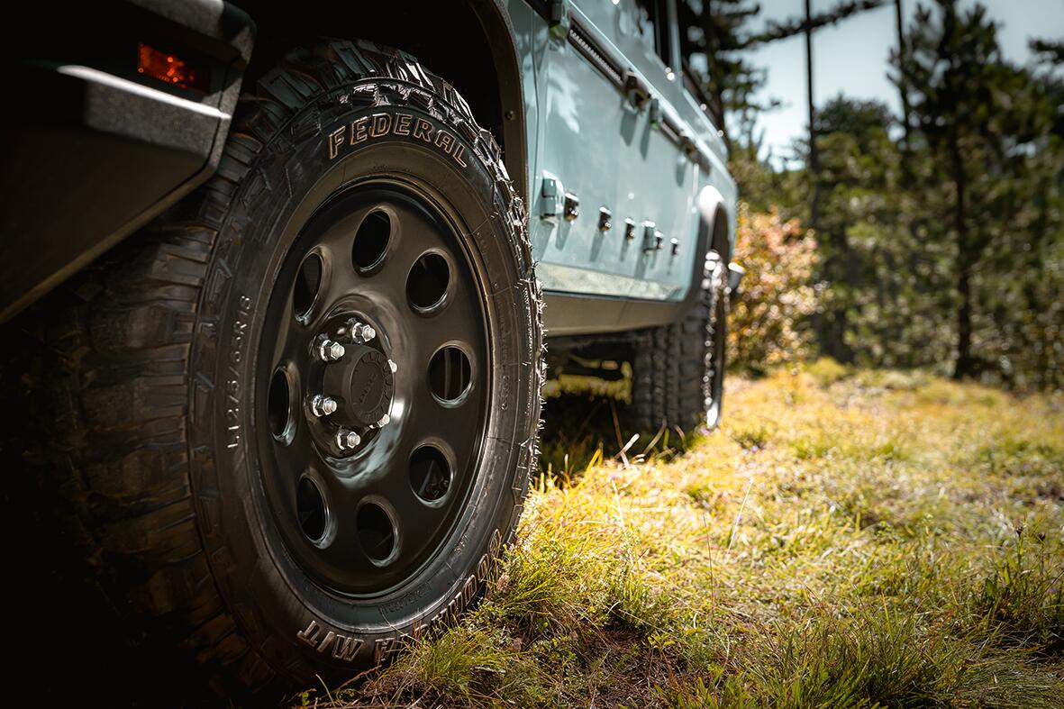 DOTZ 4X4 / OUTLAND BLACK / BLACK<br>8,0J18" 6X130 45 84