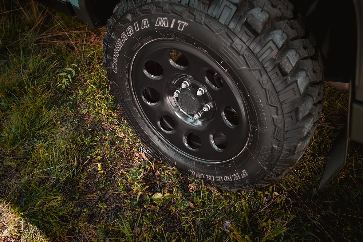 DOTZ 4X4 / OUTLAND BLACK / BLACK<br>8,0J18" 6X130 45 84