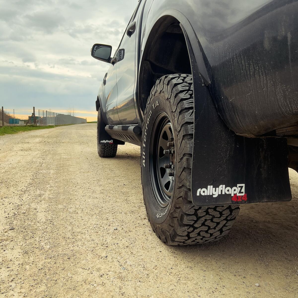 DOTZ 4X4 / EXTREME DARK / BLACK<br>7,0J16" 6X139,7 -20 110