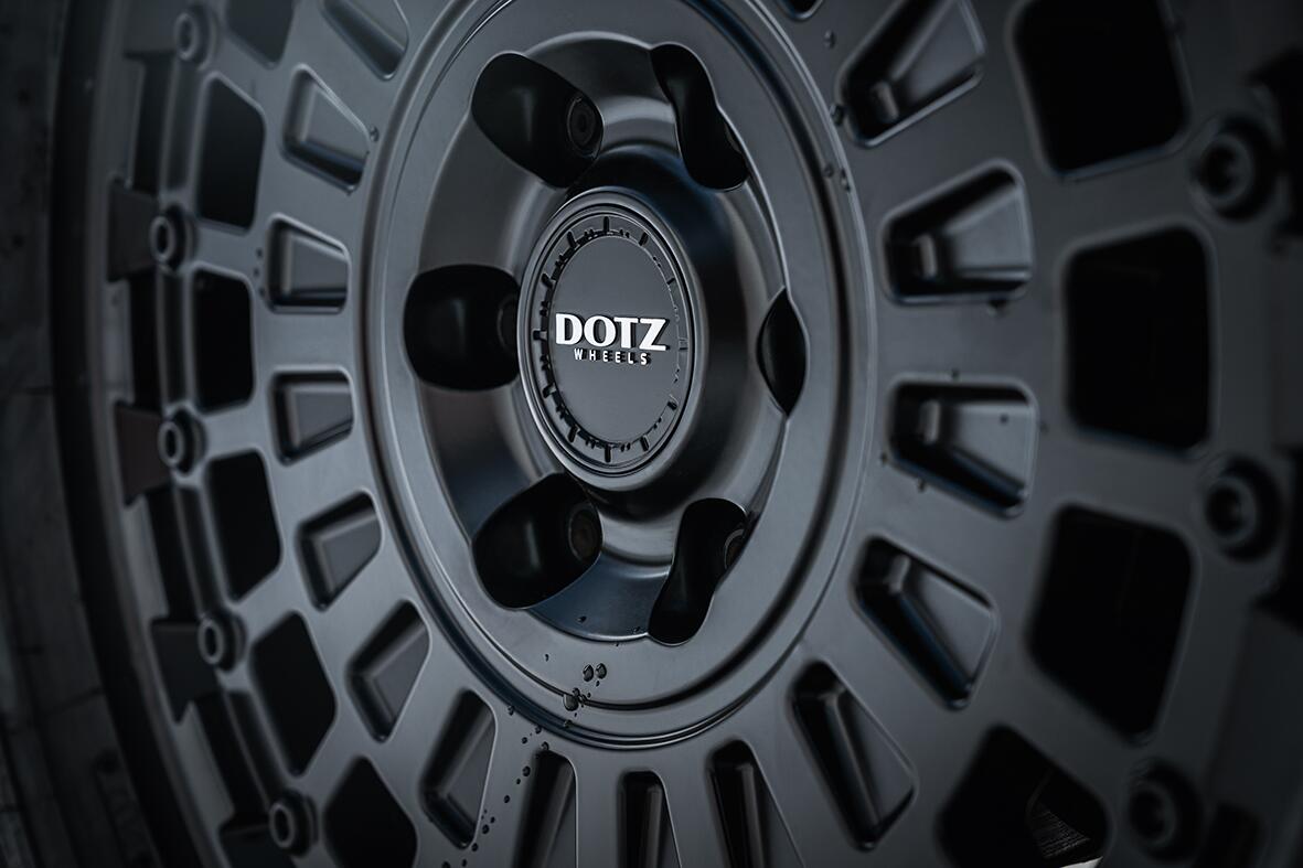 DOTZ 4X4 / TALARA BLACK / BLACK MATT<br>8,0J17" 6X139,7 46 93,10