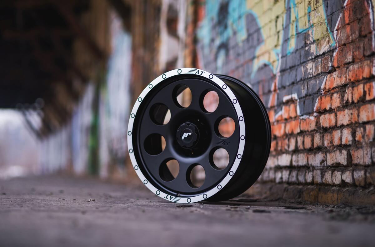 JAPAN RACING / JRX4 / BLACK<br>9,0J16" 5X127 0 71,60