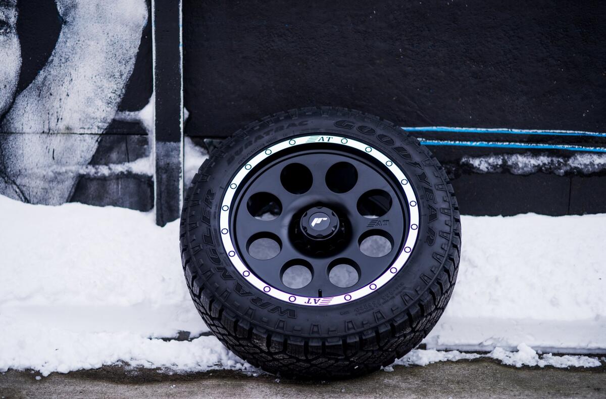 JAPAN RACING / JRX4 / BLACK<br>9,0J16" 5X127 0 71,60