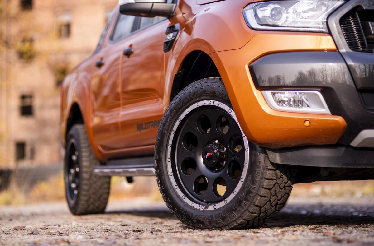 JAPAN RACING / JRX4 / BLACK<br>9,0J16" 5X127 0 71,60