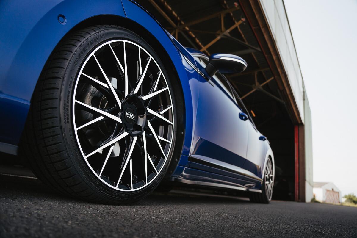 DOTZ / FUJI DARK / BLACK/POLISHED<br>9,0J19" 5X114,3 40 71,60