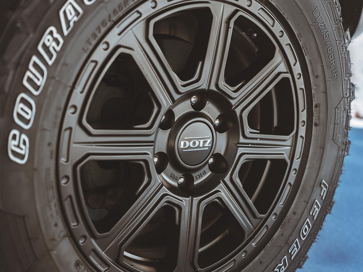 DOTZ 4X4 / KALAHARI BLACK / BLACK MATT<br>8,0J18" 5X120 42 65,10
