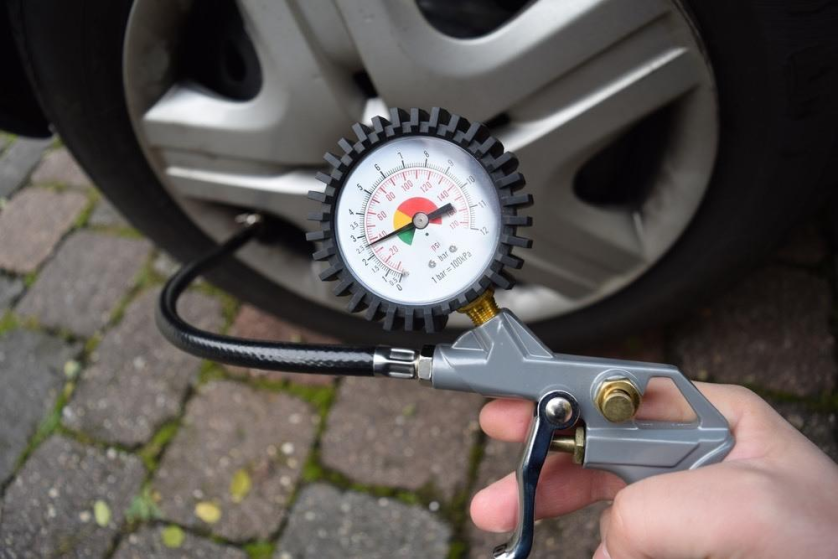 Gomme auto: perché perdono pressione?